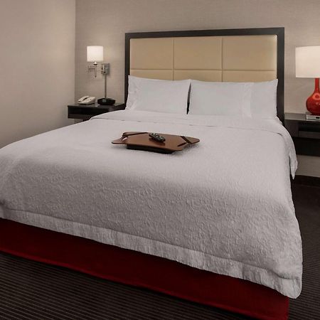 Hampton Inn & Suites Milwaukee Downtown Bagian luar foto