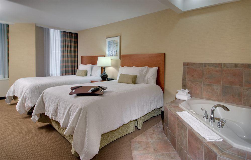 Hampton Inn & Suites Milwaukee Downtown Bagian luar foto