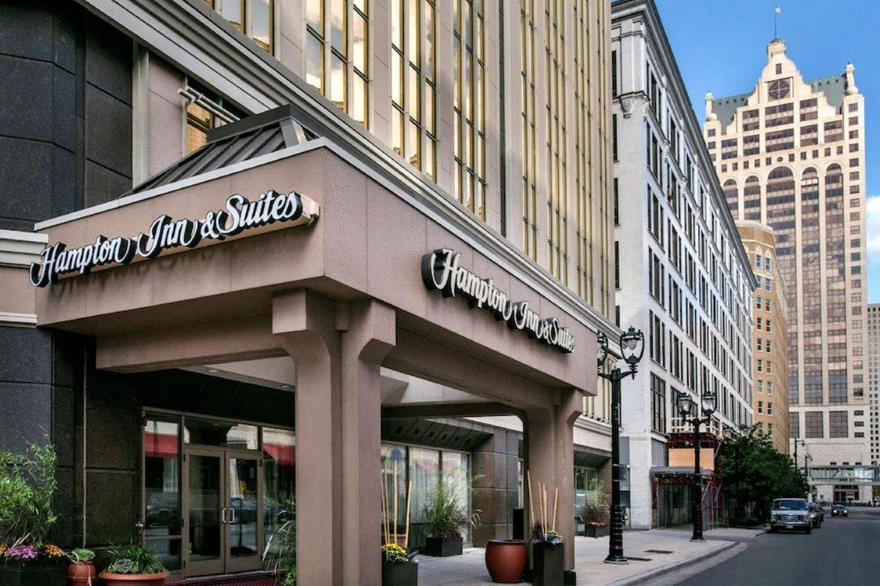Hampton Inn & Suites Milwaukee Downtown Bagian luar foto