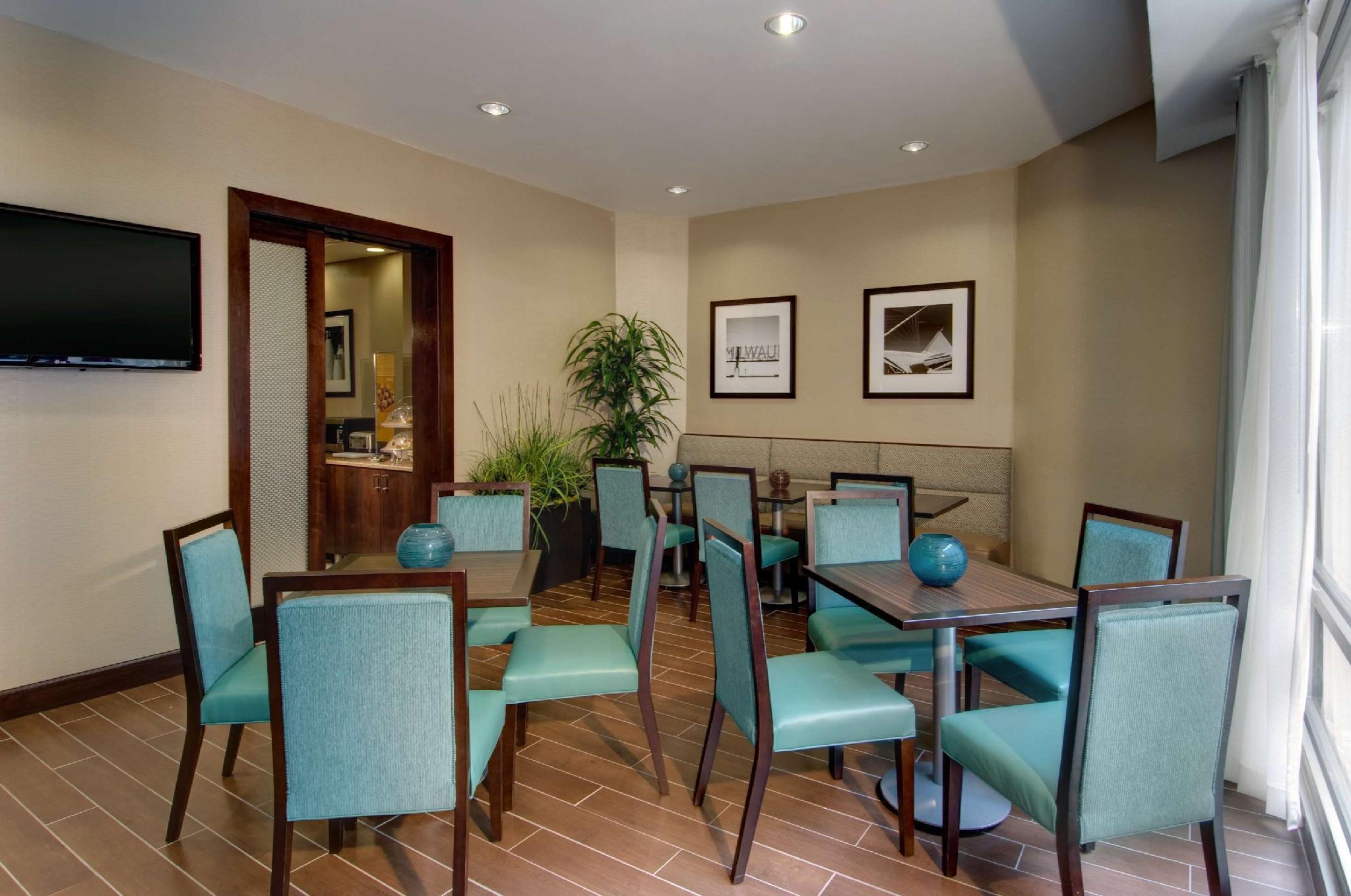 Hampton Inn & Suites Milwaukee Downtown Restoran foto