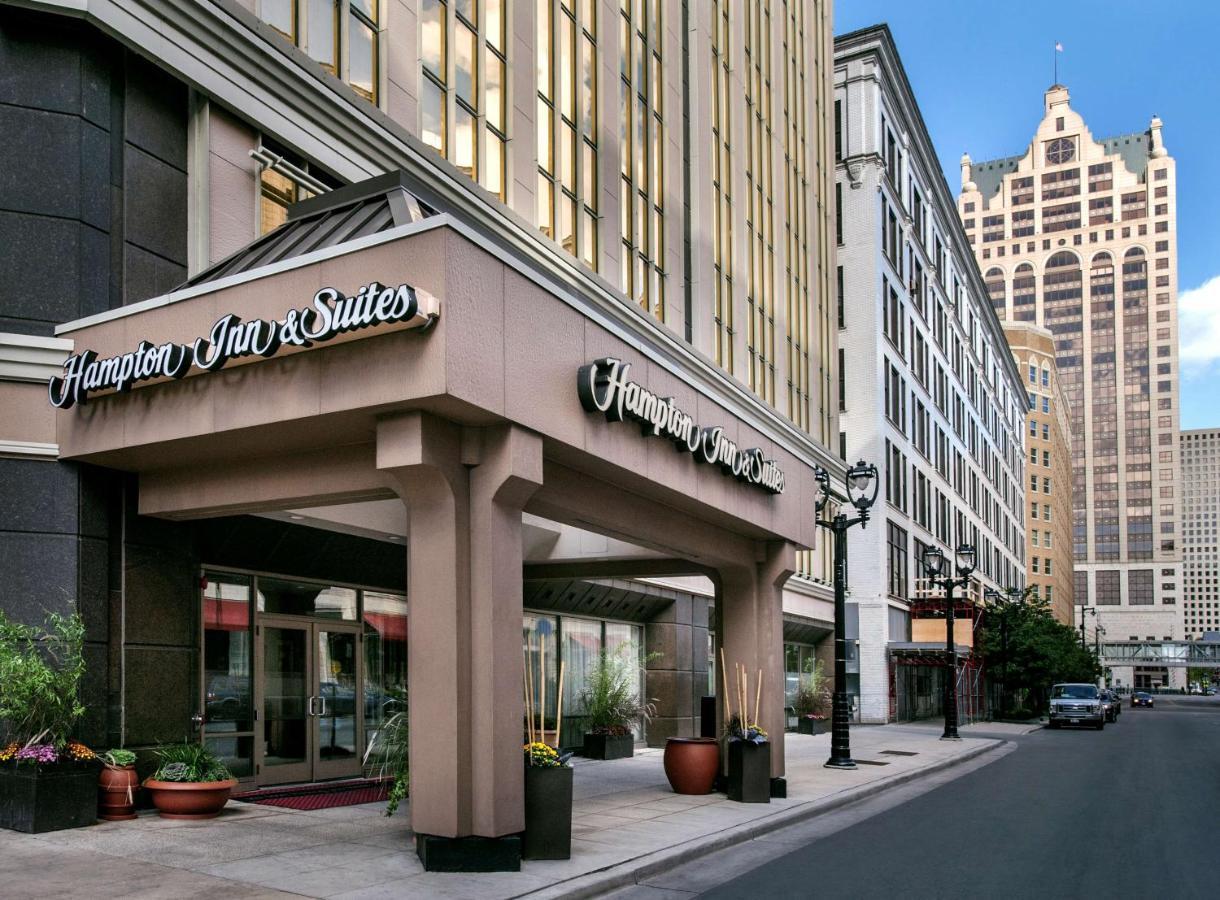 Hampton Inn & Suites Milwaukee Downtown Bagian luar foto