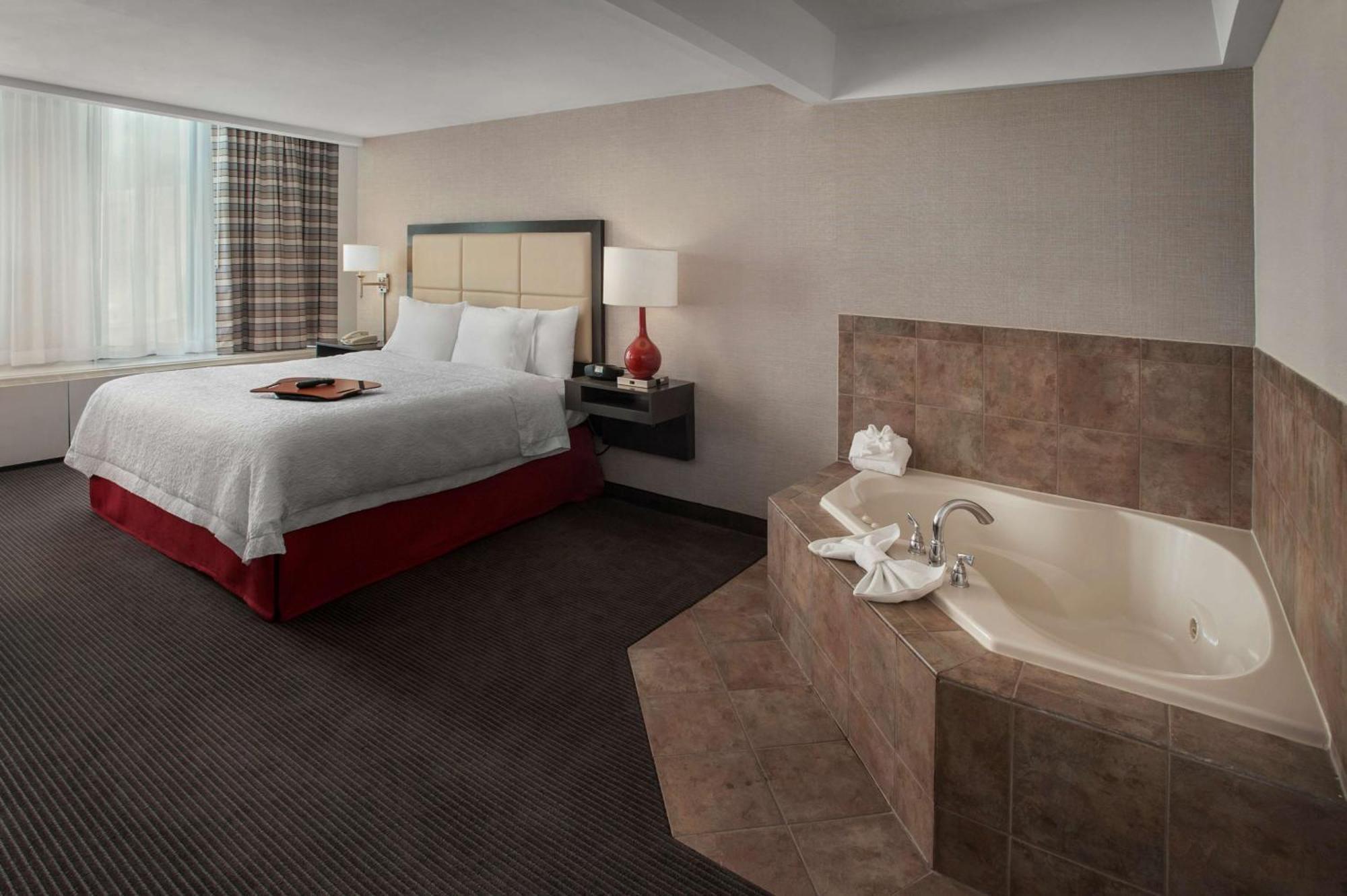 Hampton Inn & Suites Milwaukee Downtown Bagian luar foto