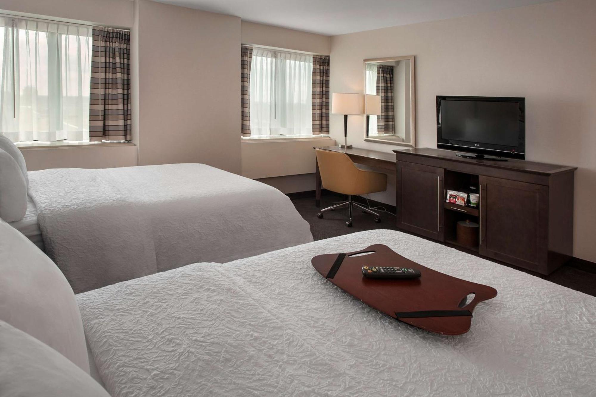 Hampton Inn & Suites Milwaukee Downtown Bagian luar foto