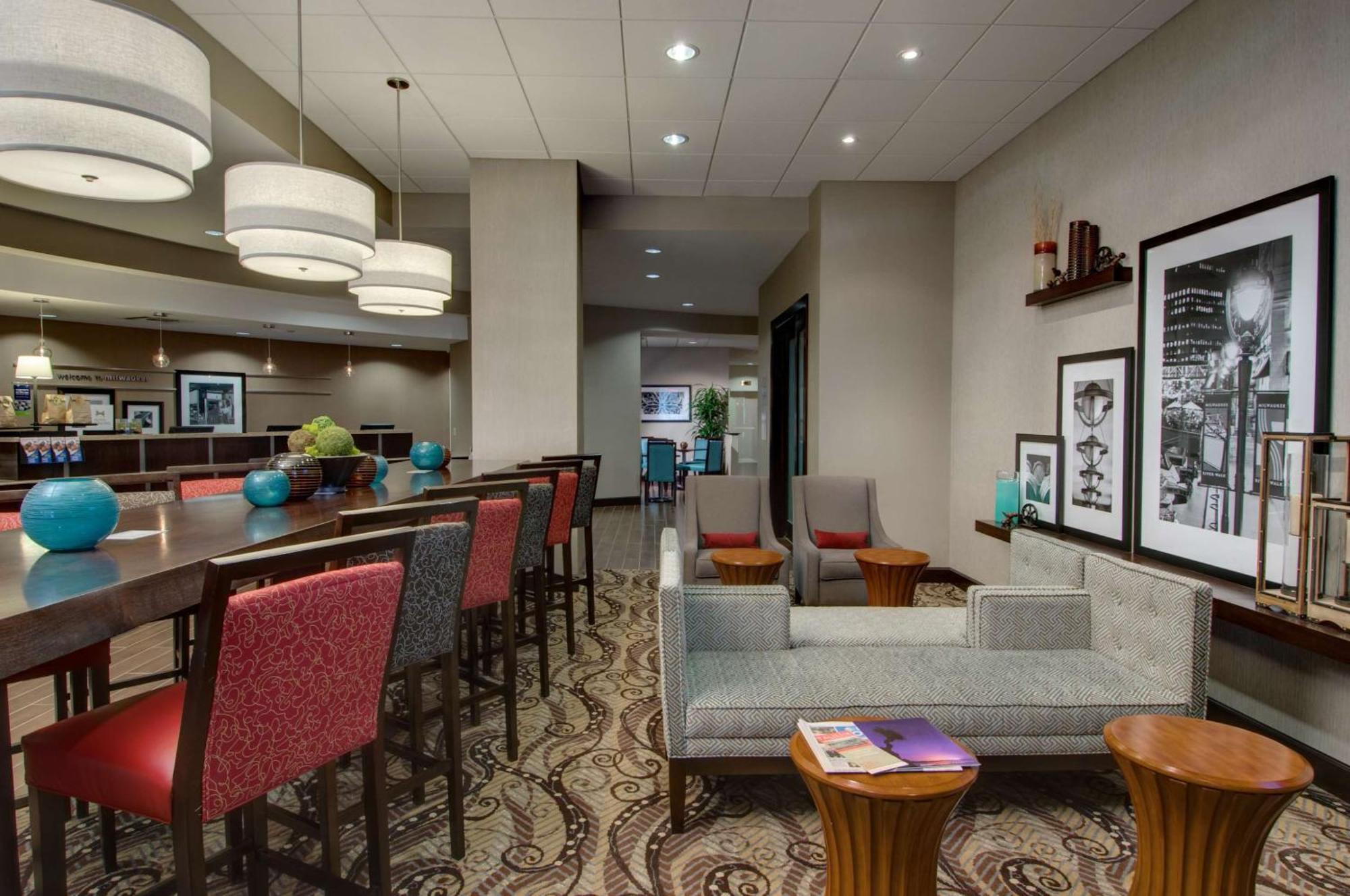 Hampton Inn & Suites Milwaukee Downtown Bagian luar foto
