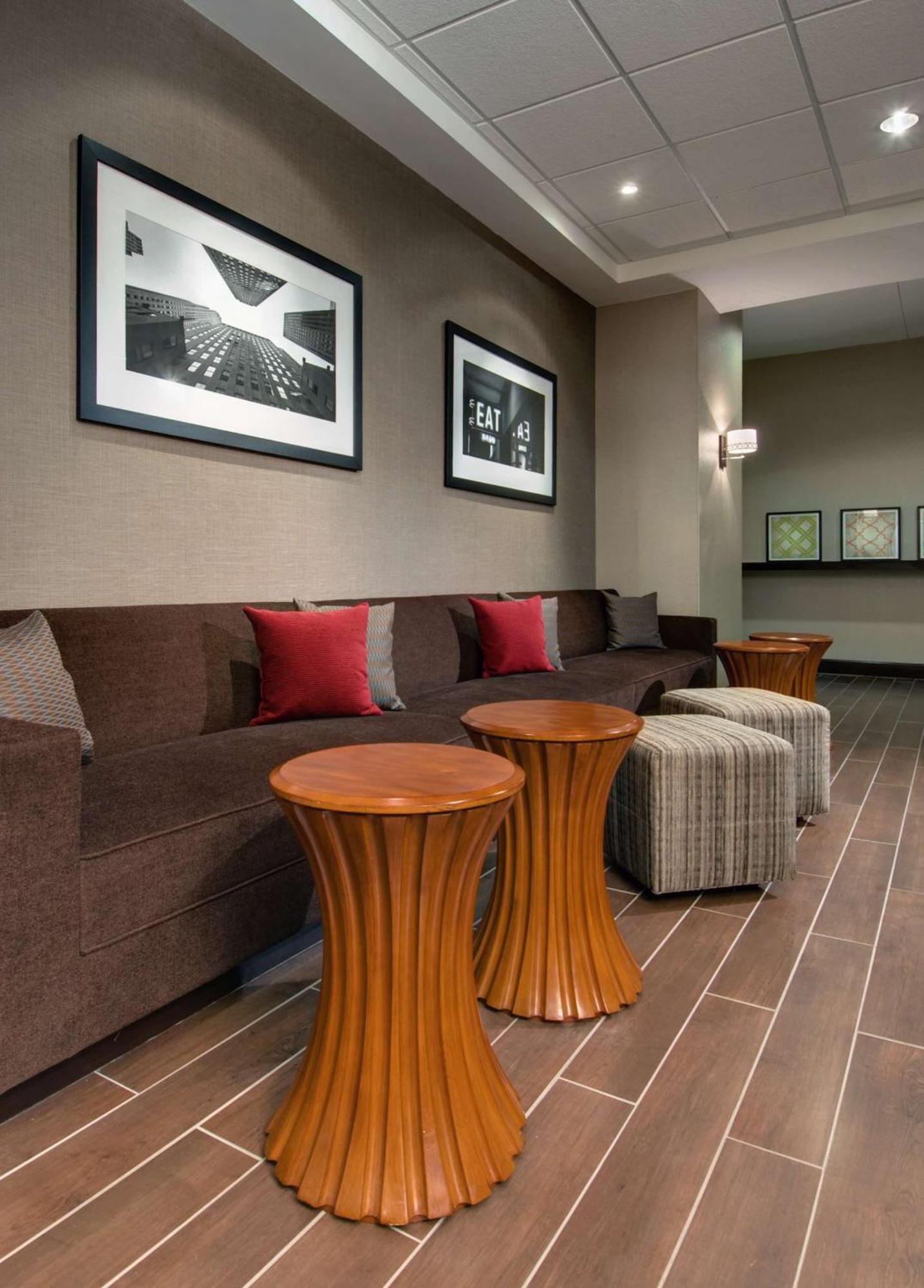Hampton Inn & Suites Milwaukee Downtown Bagian luar foto