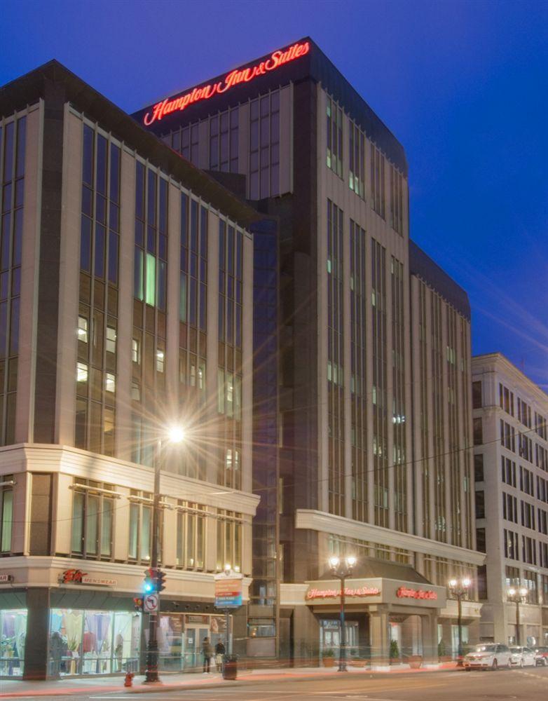 Hampton Inn & Suites Milwaukee Downtown Bagian luar foto