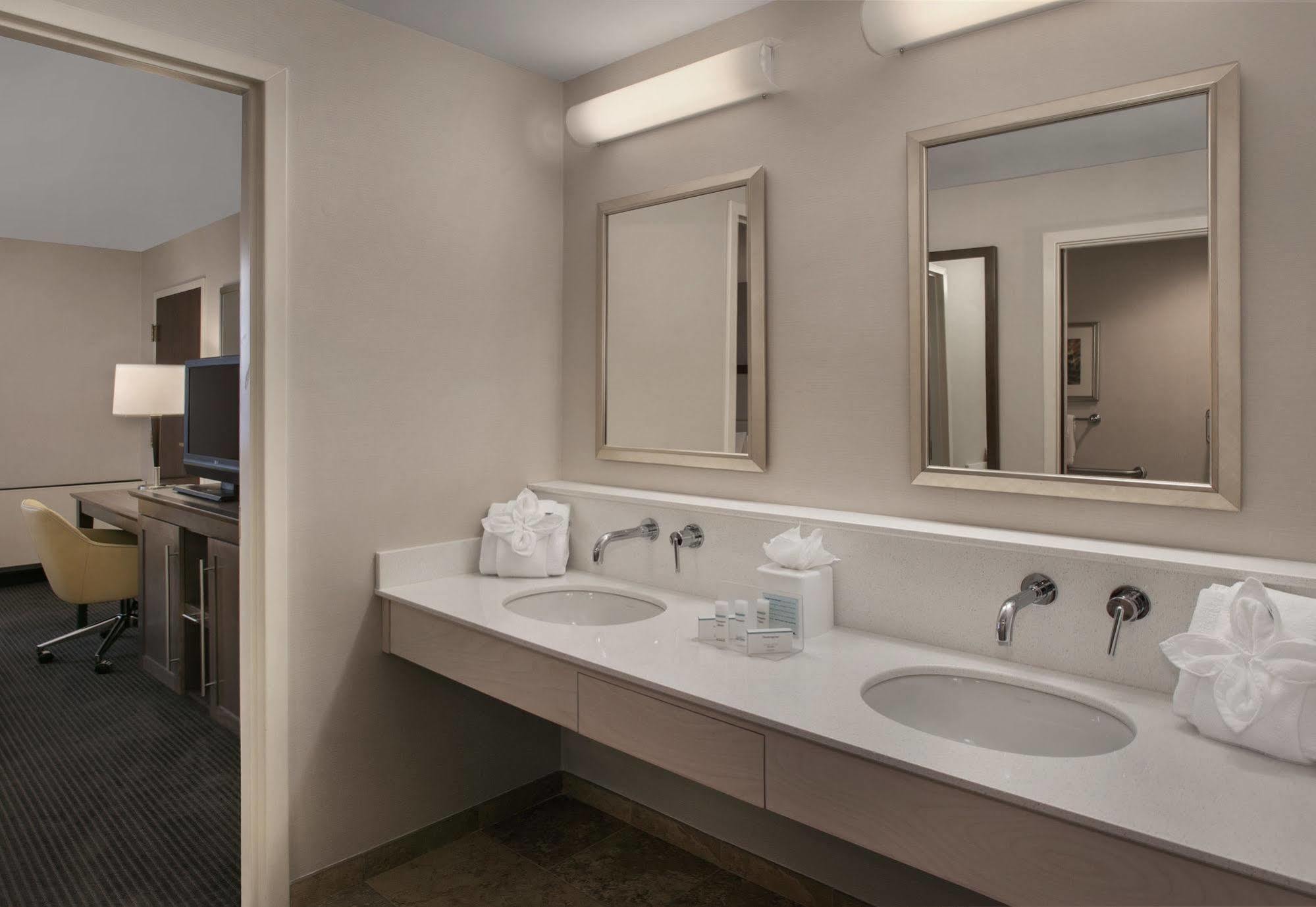 Hampton Inn & Suites Milwaukee Downtown Bagian luar foto